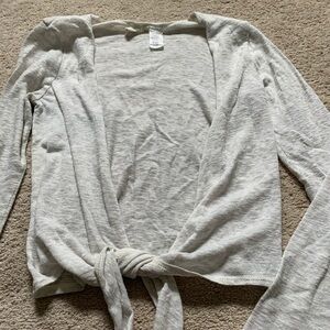 🌸 WHITE SWEATER SIZE S